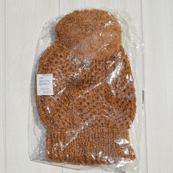 Three Bird Nest Pom Pom Beanie - Picture 5 of 5